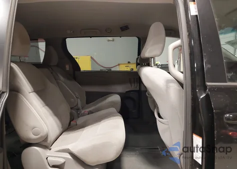 2015 Toyota Sienna Le 8 Passenger z USA, uszkodzony, nr VIN 5TDKK3DC6FS537518